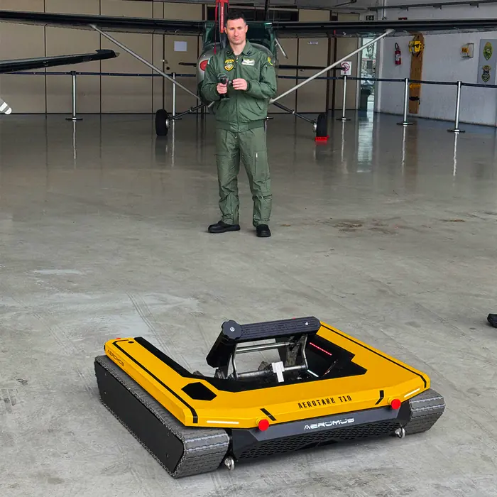 Operator moving an aircraft with the AEROTANK remote control