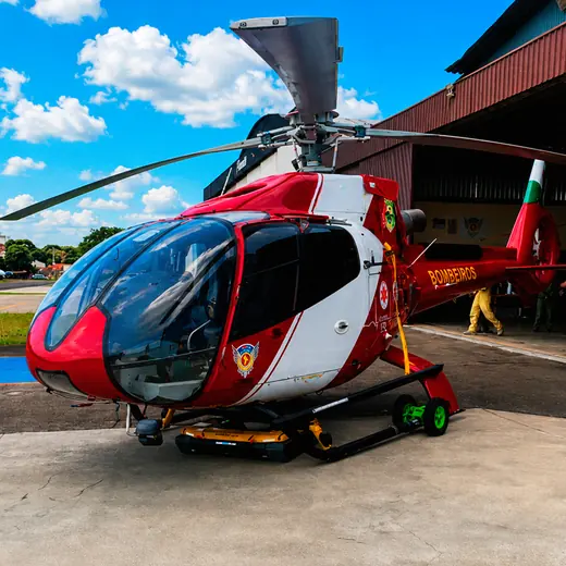 AEROTANK moving an Airbus H130 of a fire and rescue operator